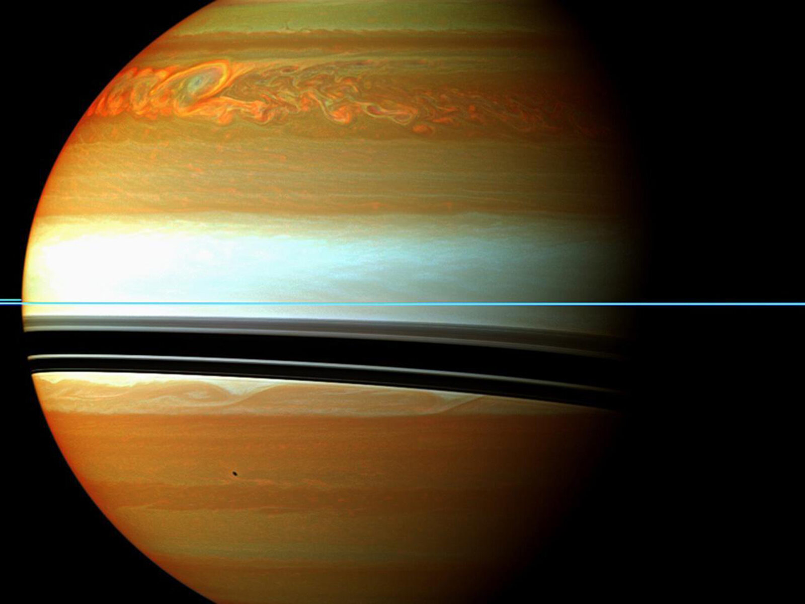 <p>Атмосфера Сатурна и его колец в композиции, сделанной из 12 изображений. Композиция показывает хвост огромной северной бури Сатурна.</p>