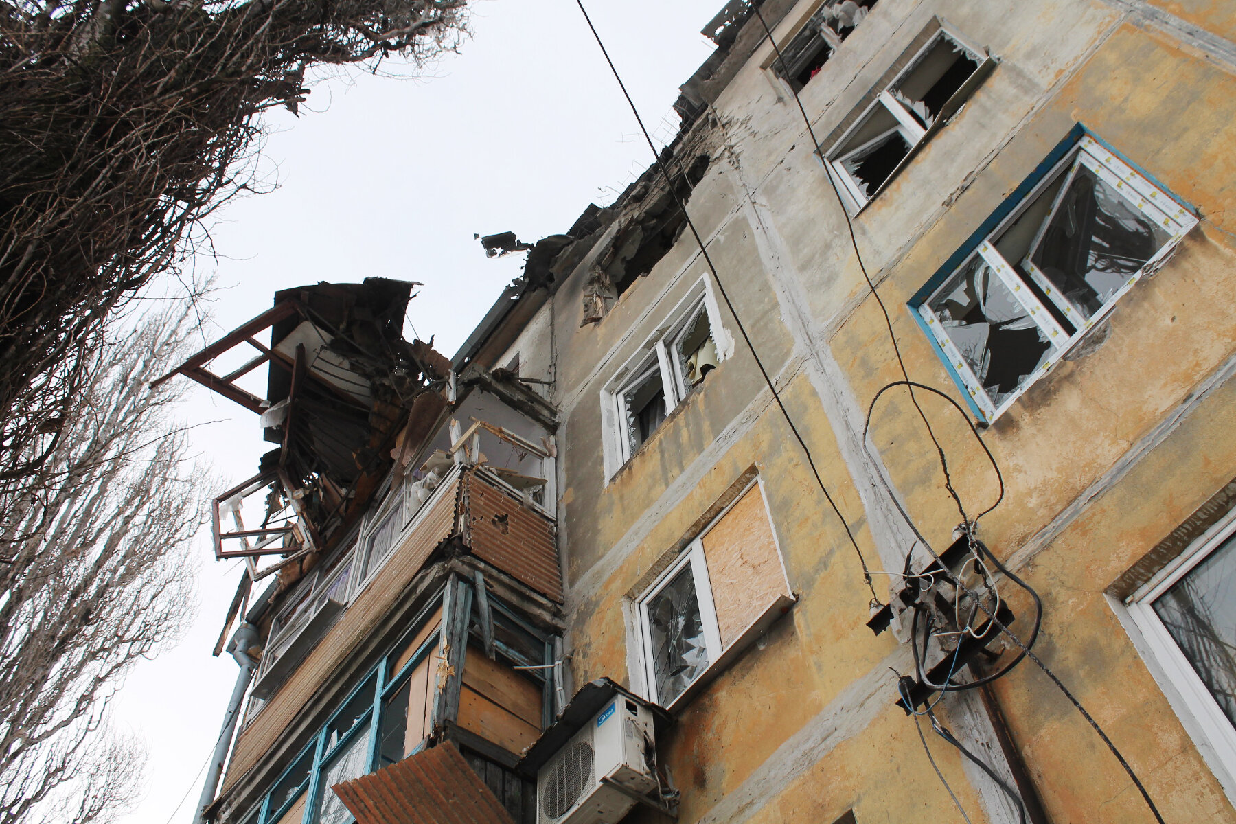 <p>Здание, которое было повреждено во время боевых действий между украинской армией&nbsp;и сепаратистами в Донецке.</p>