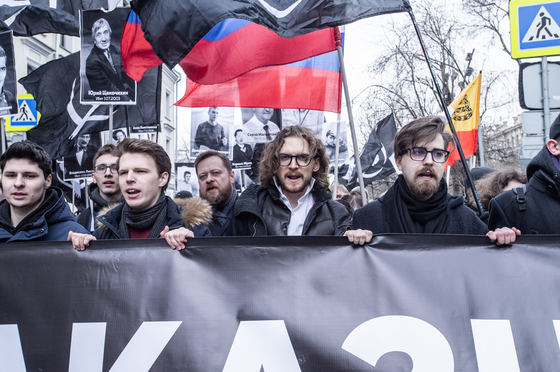 <p>Либертарианец Михаил Светов на марше памяти Немцова в Москве</p>
