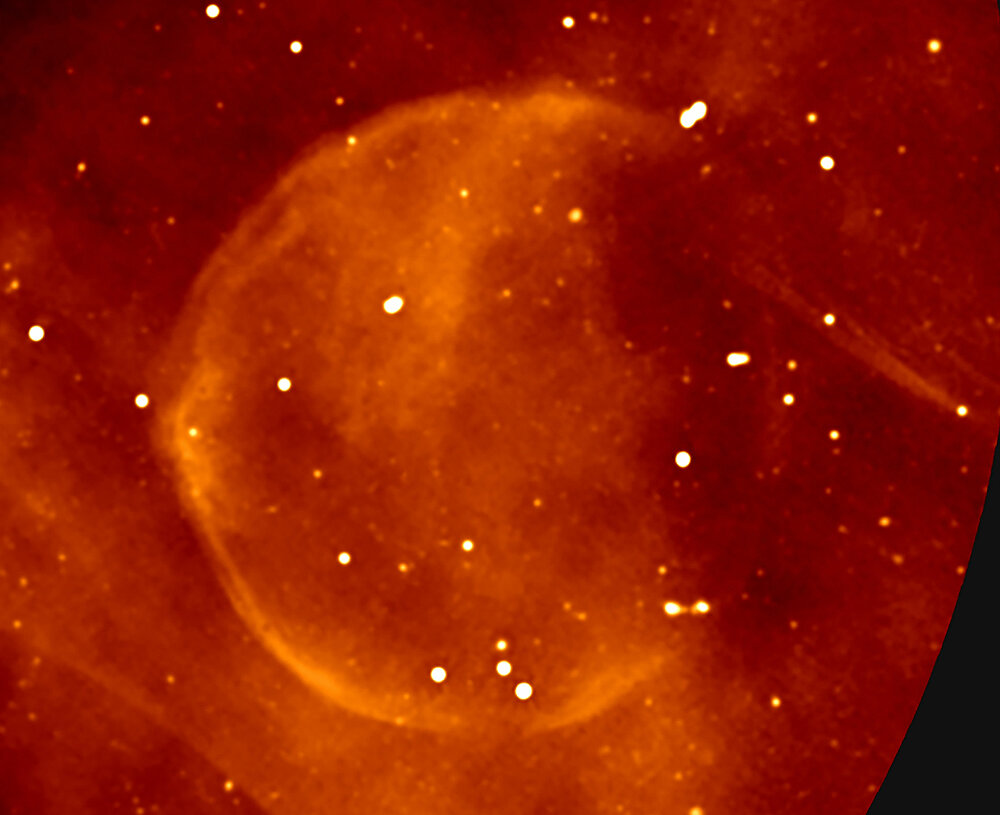 <p>Сверхновая звезда на краю панорамы, сделанной MeerKAT.&nbsp;</p>