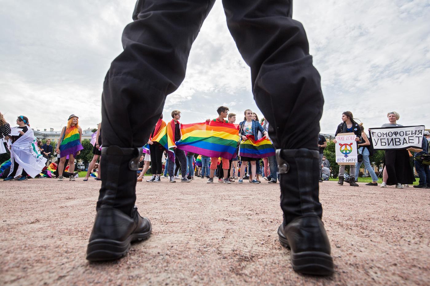 Более 60% россиян поддерживают ограничение прав ЛГБТ-сообществ